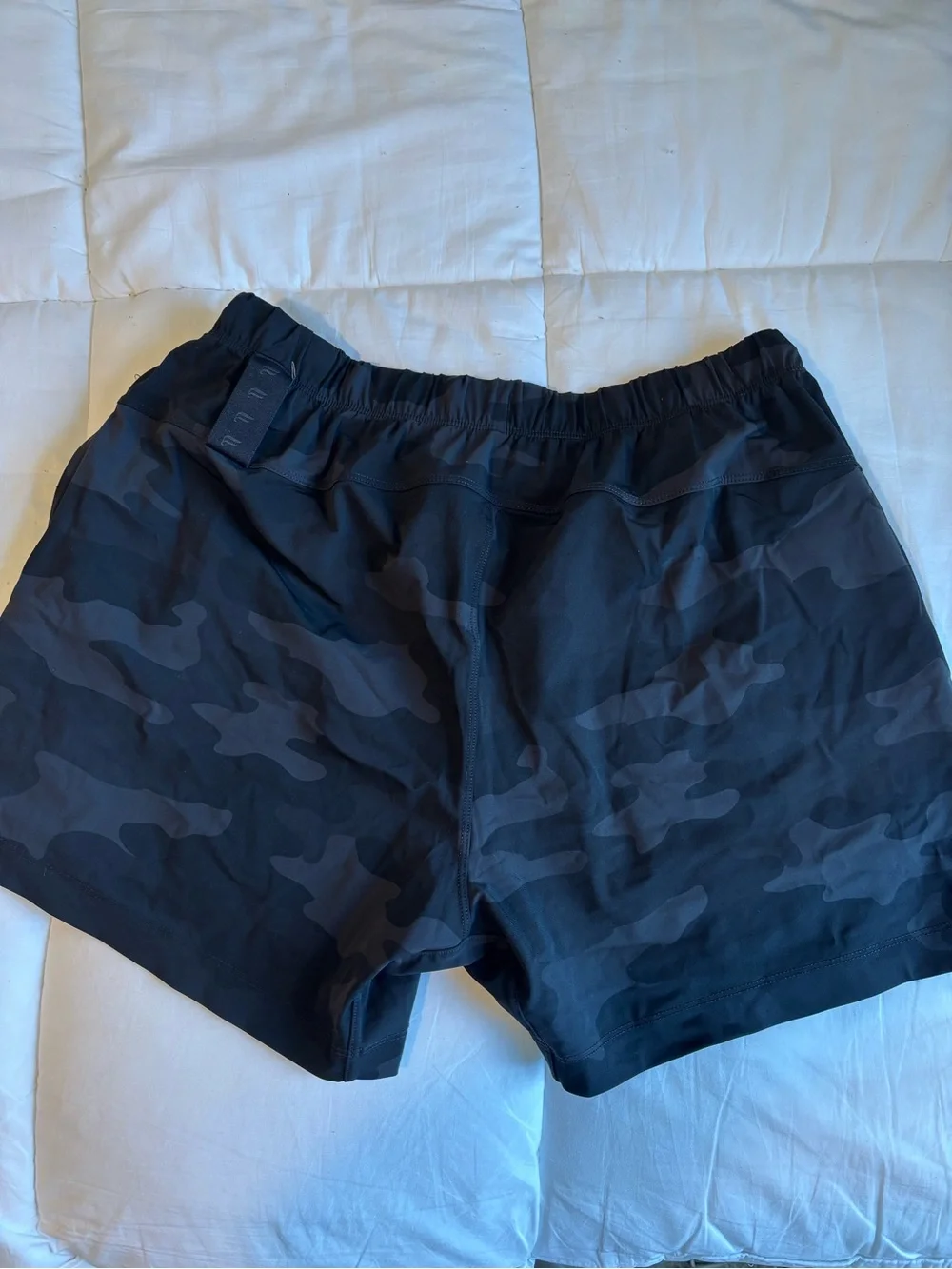 Fabletics Men’s Black Charcoal Camo Athletic Shorts - Picture 2 of 2